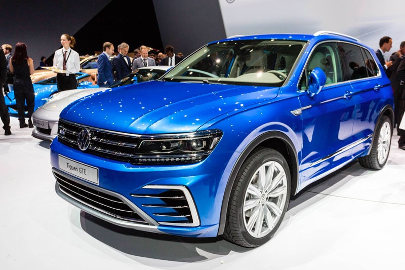Exposition d'un Tiguan bleu 