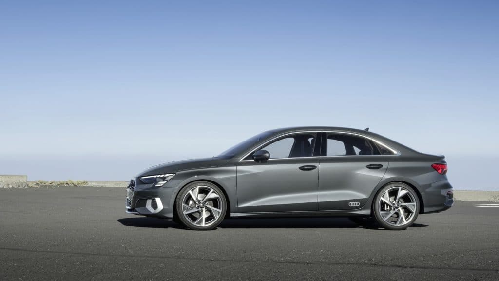 Audi A3 berline grise statique profil