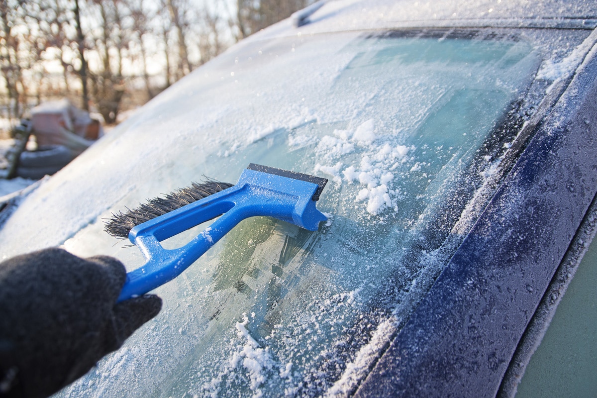 Le pare-brise est très fragile en hiver du fait du froid extérieur mais aussi s'il a des impacts
