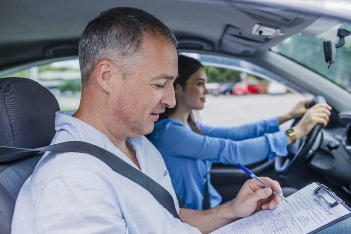 La saison estivale et le meilleur moment pour passer son permis de conduire
