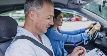 La saison estivale et le meilleur moment pour passer son permis de conduire