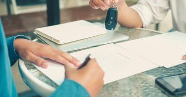 Un cession de voiture matérialisée par un accusé d'enregistrement de cession de la part du vendeur