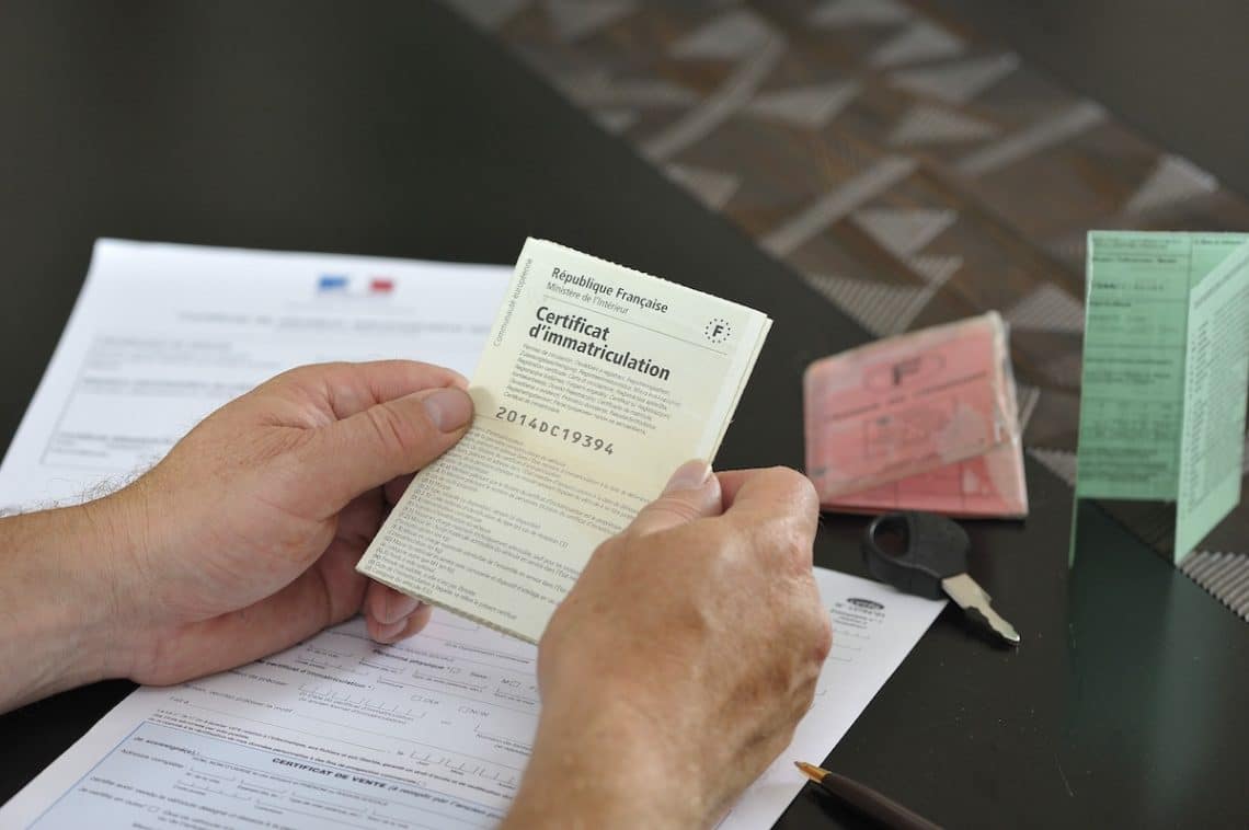 Les formalités pour établir la carte grise d'une voiture