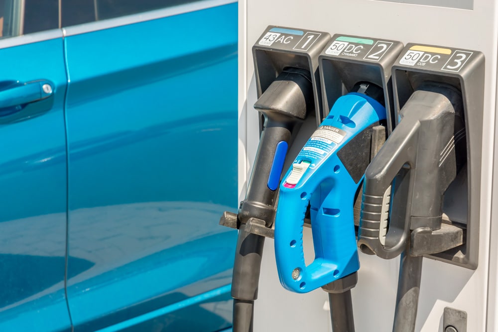 Différentes prises de bornes de recharge pour les voitures électriques