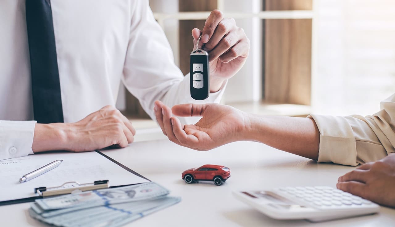 Un crédit auto classique financé par une banque à sa cliente