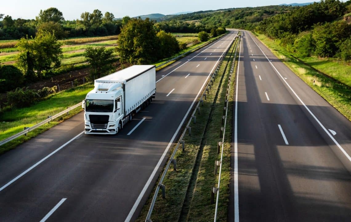 Un poids-lourds avec de nouvelles pièces