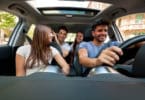 4 jeunes, dont 1 jeune conducteur qui vient d'avoir le permis dans un Renault Clio